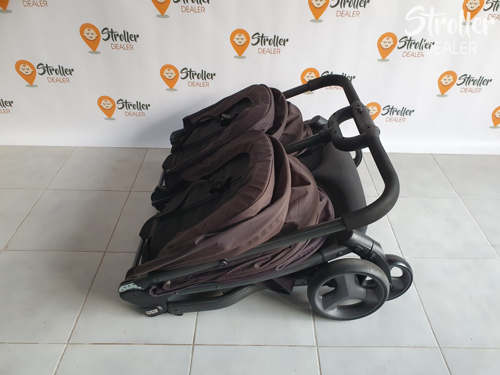 Armadillo double outlet stroller