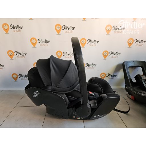 Britax Römer Baby-Safe 5z2 babahordozó +  Flex Base 5Z bázistalp