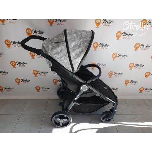 Petite and Mars Street