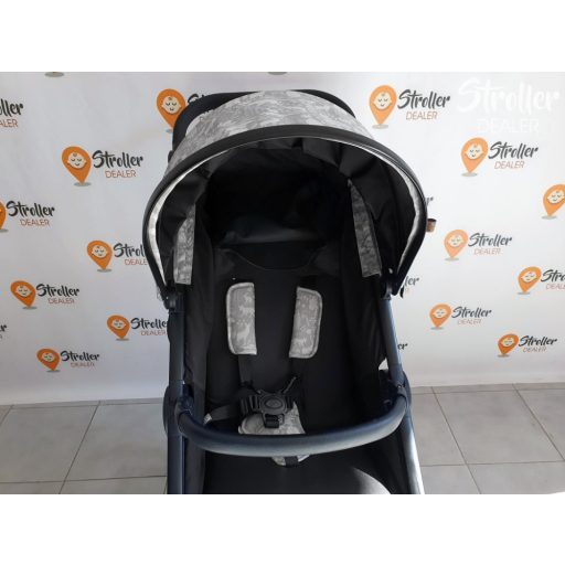 Petite and Mars Street