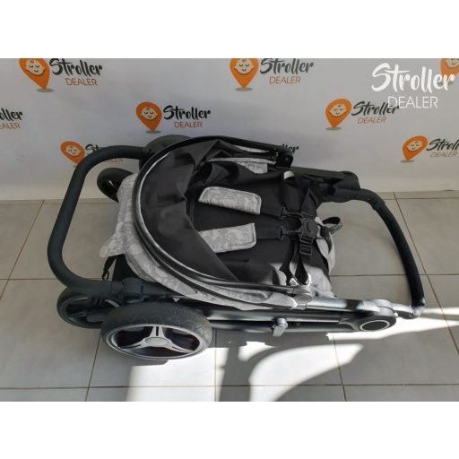 Petite and Mars Street