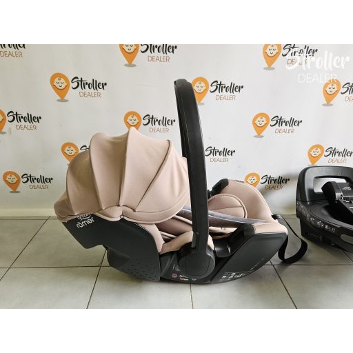 Britax Römer Baby-Safe Pro babahordozó + Vario Base 5Z bázistalp